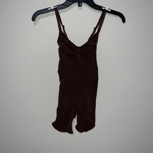 SKIMS SEAMLESS SCULPT MID THIGH BODYSUIT COCOA BROWN MEDIUM  3OZ